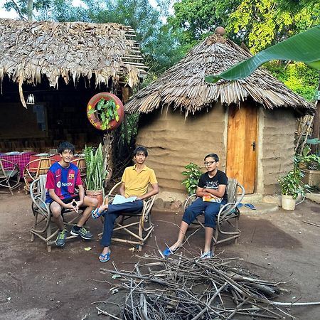 Appartamento Ava Garden Backpackers Mto wa Mbu Esterno foto