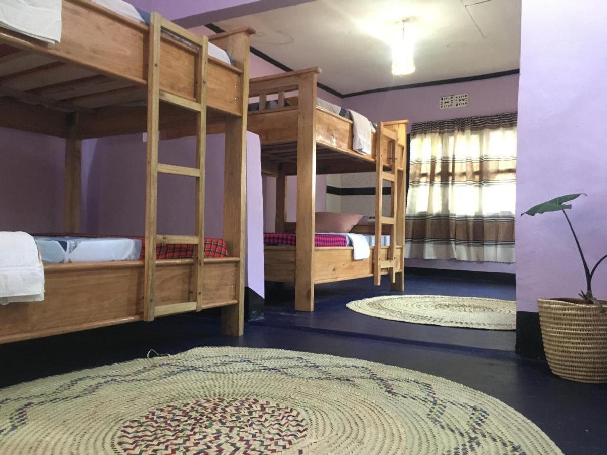 Appartamento Ava Garden Backpackers Mto wa Mbu Esterno foto