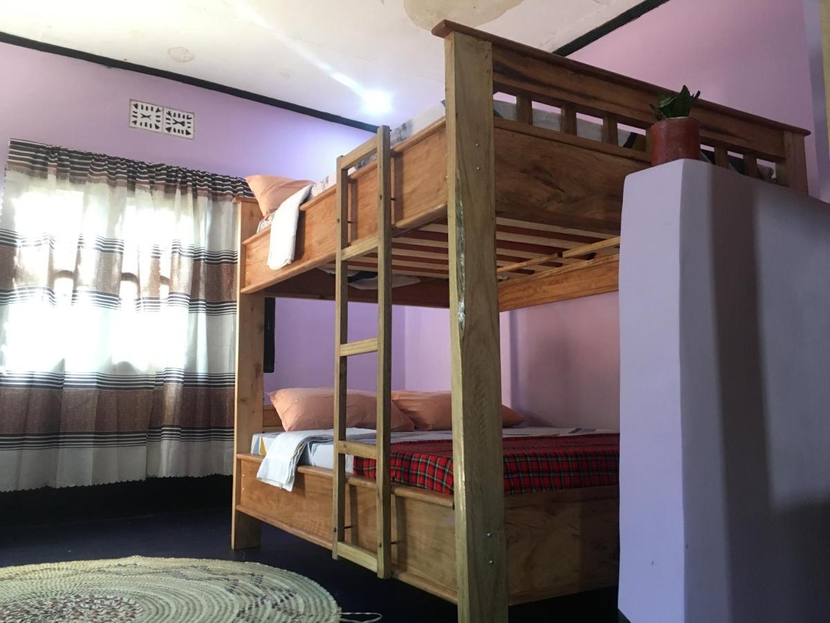 Appartamento Ava Garden Backpackers Mto wa Mbu Esterno foto