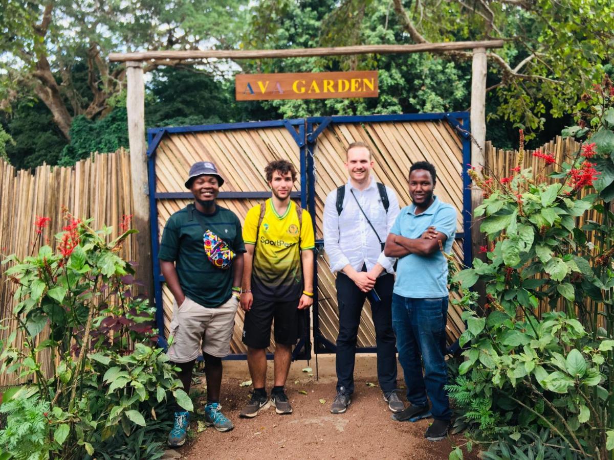 Appartamento Ava Garden Backpackers Mto wa Mbu Esterno foto