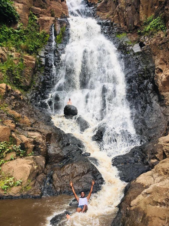 Appartamento Ava Garden Backpackers Mto wa Mbu Esterno foto