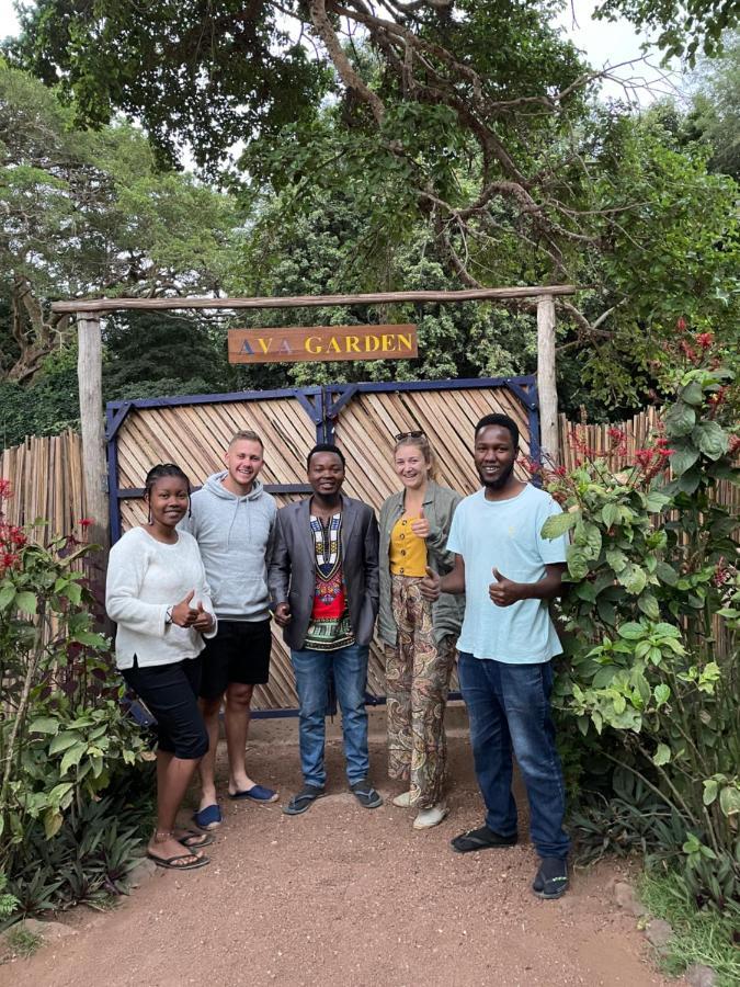 Appartamento Ava Garden Backpackers Mto wa Mbu Esterno foto