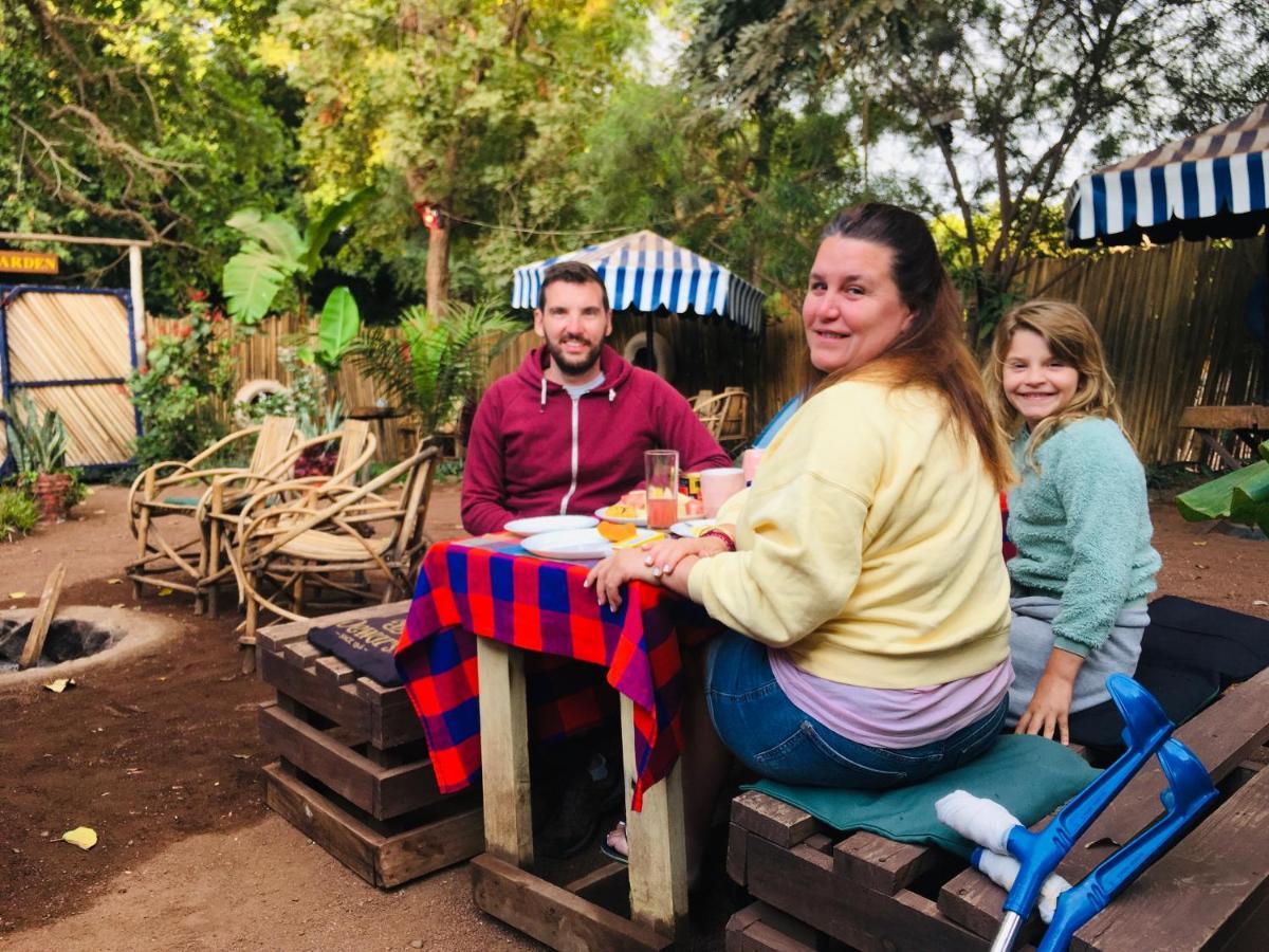 Appartamento Ava Garden Backpackers Mto wa Mbu Esterno foto