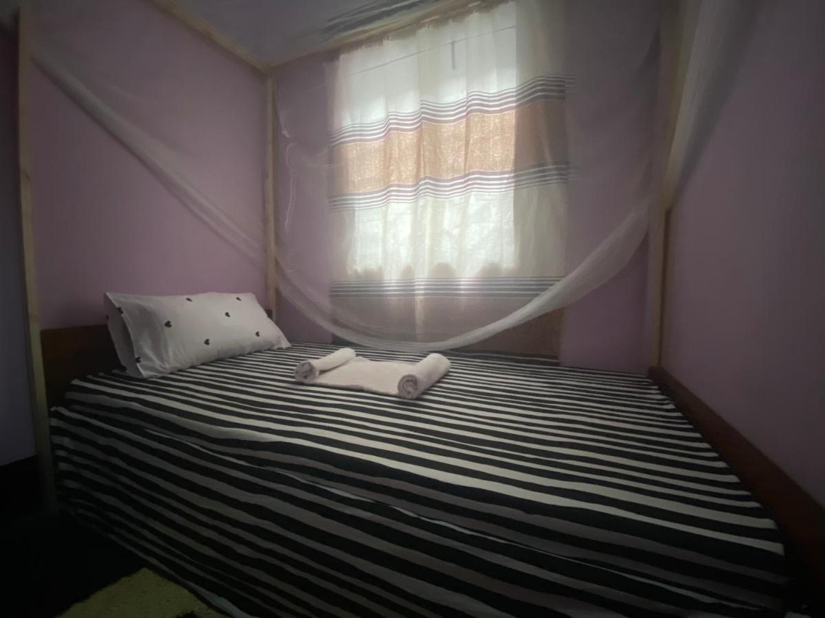 Appartamento Ava Garden Backpackers Mto wa Mbu Esterno foto