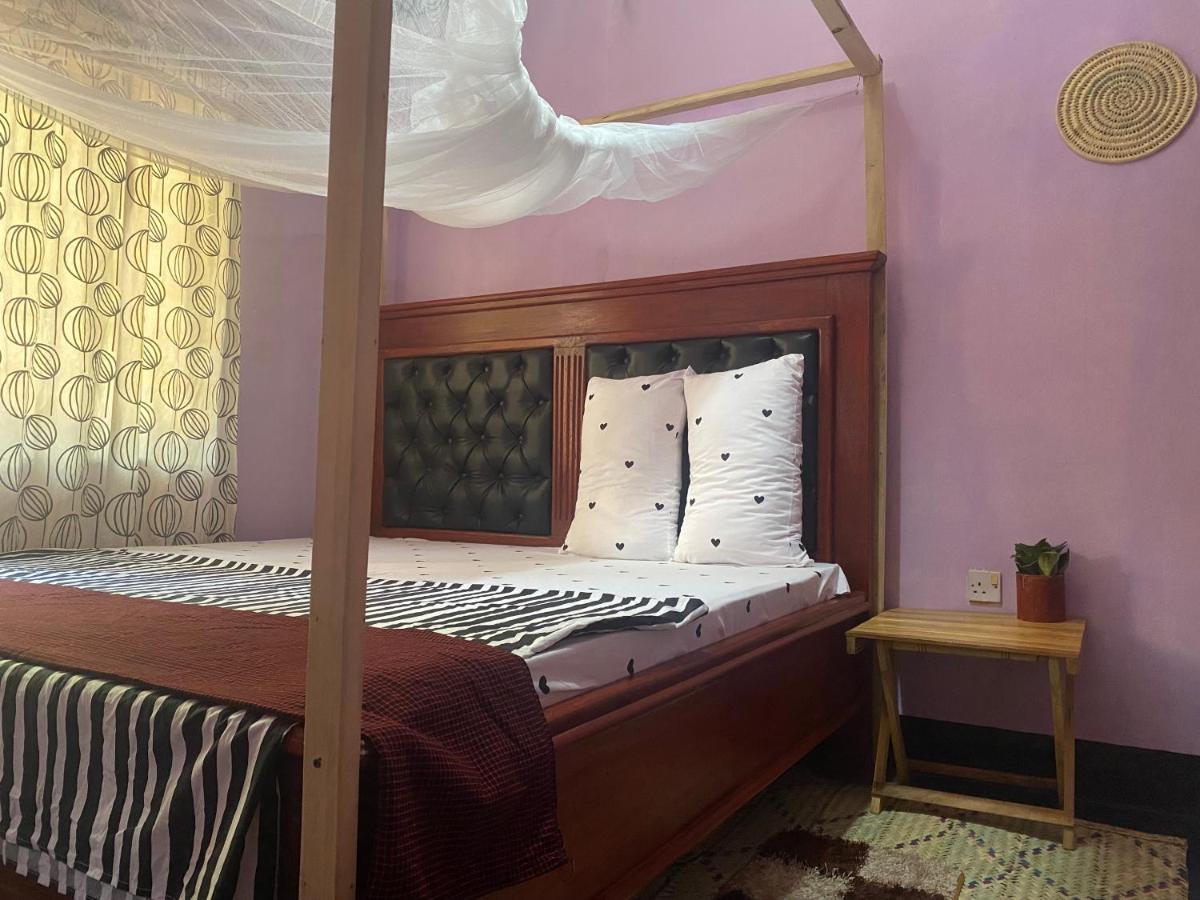 Appartamento Ava Garden Backpackers Mto wa Mbu Esterno foto