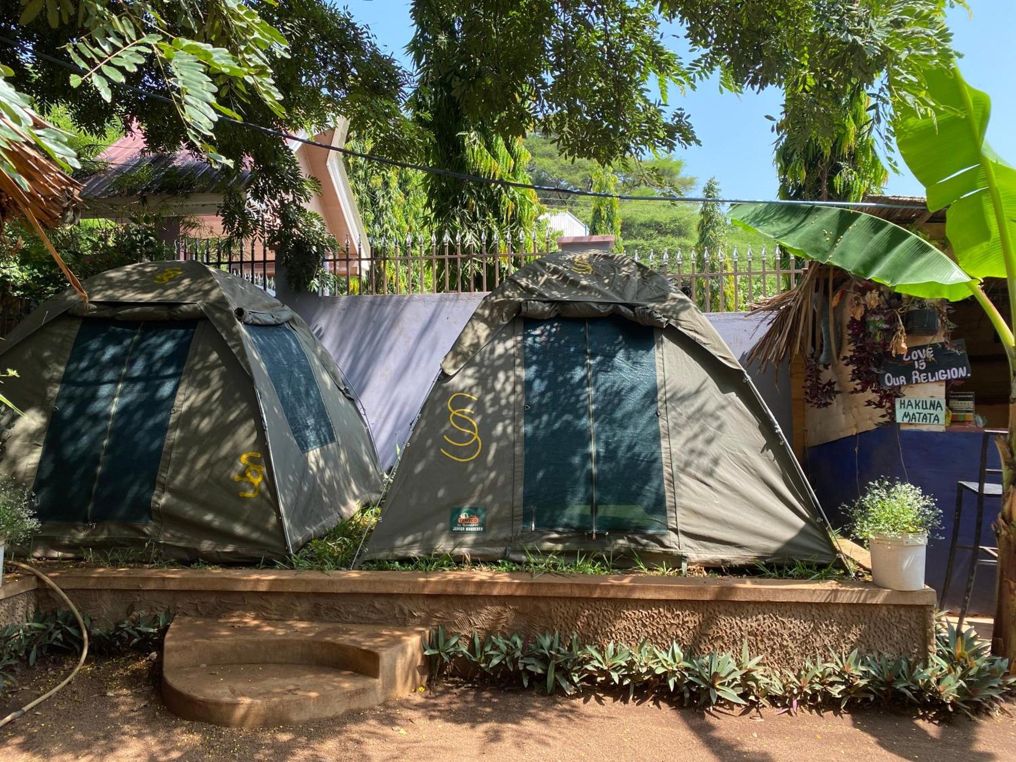Appartamento Ava Garden Backpackers Mto wa Mbu Esterno foto