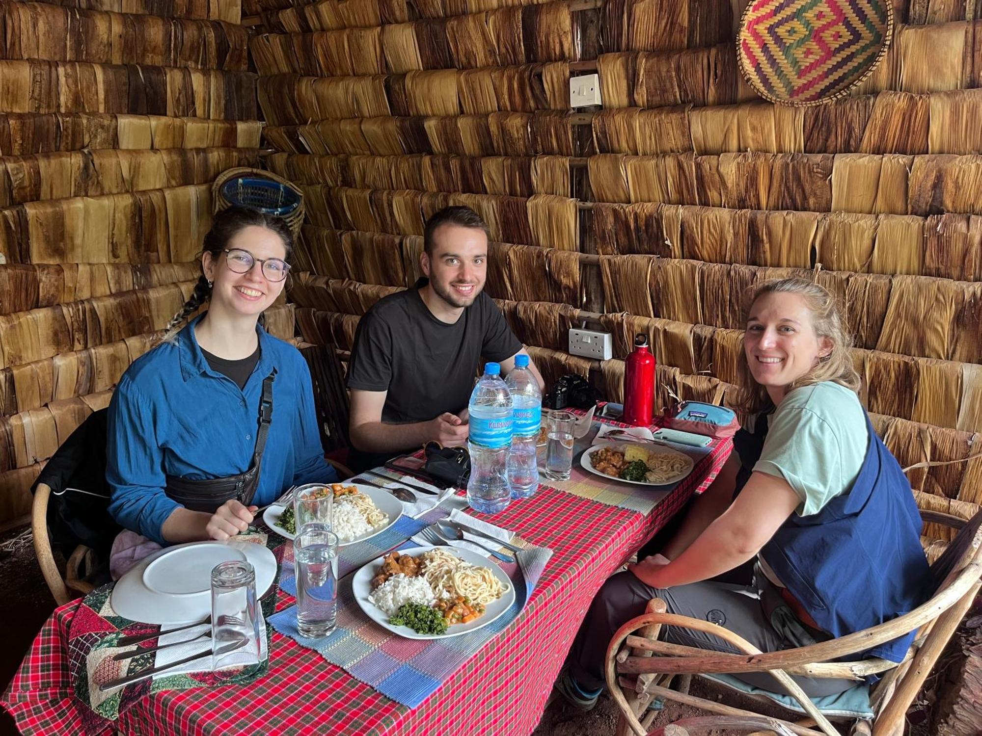 Appartamento Ava Garden Backpackers Mto wa Mbu Esterno foto